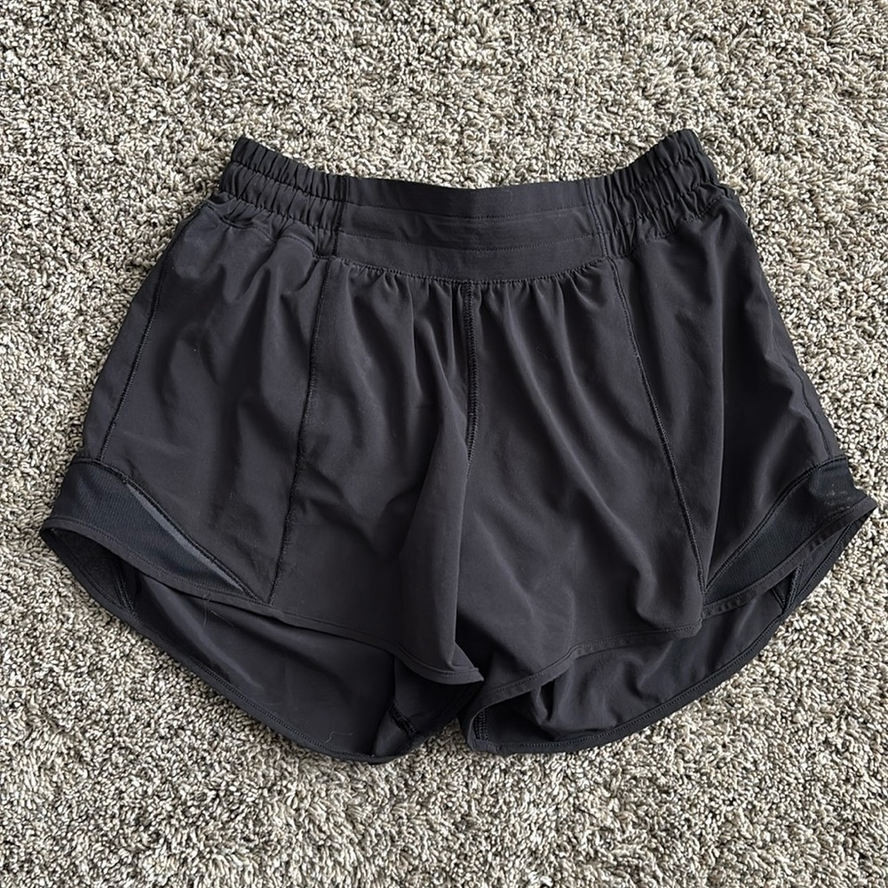 Lululemon Hotty Hot Shorts 4” Size 4 Black